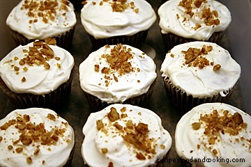 carrot-cake-cupcakes2.jpg