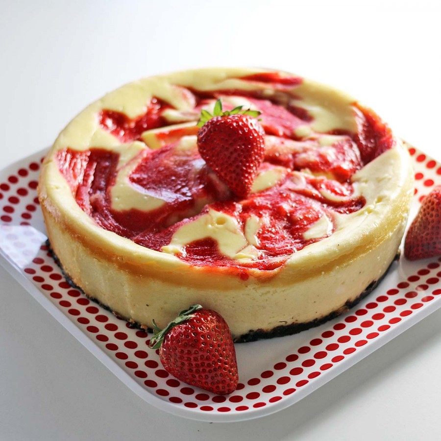 Cheesecake with Strawberry Curd